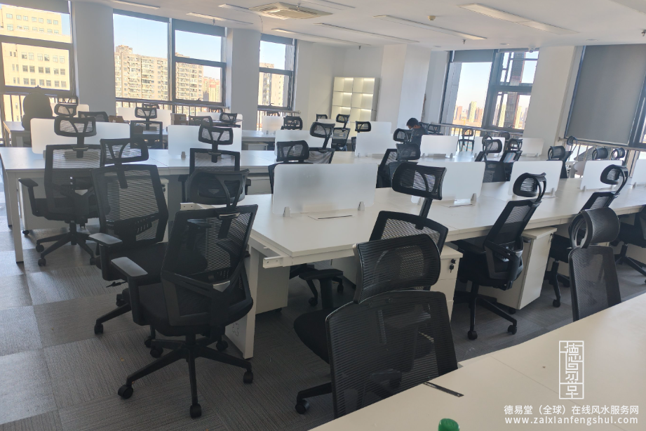 1763088468523251.png 工位.png